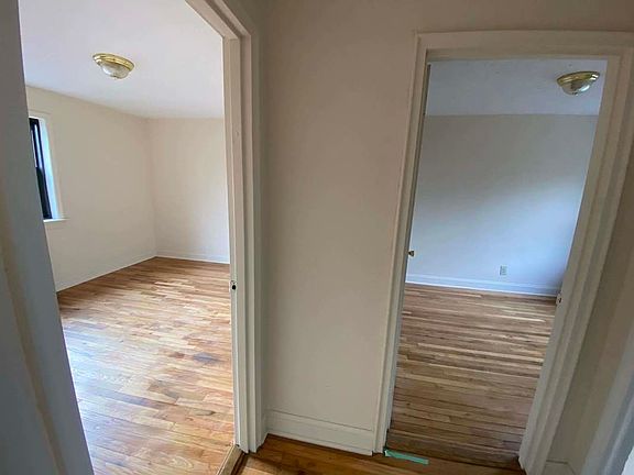 3rd image of 20-51 Crescent St #B3