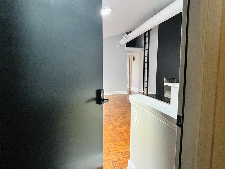 1104 Pine St #4 — Photo 10