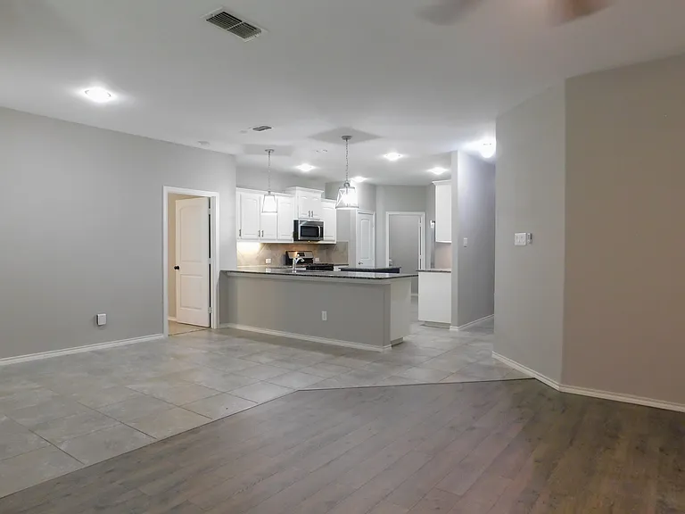 2401 Windhaven Dr — Photo 9