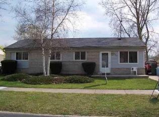 27043 Stacey St, Taylor, MI 48180