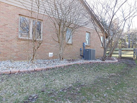 5th image of 1828 Carlyle Ct