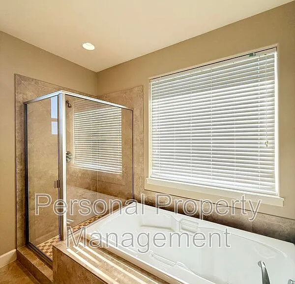 14317 NE 40th Cir — Photo 22