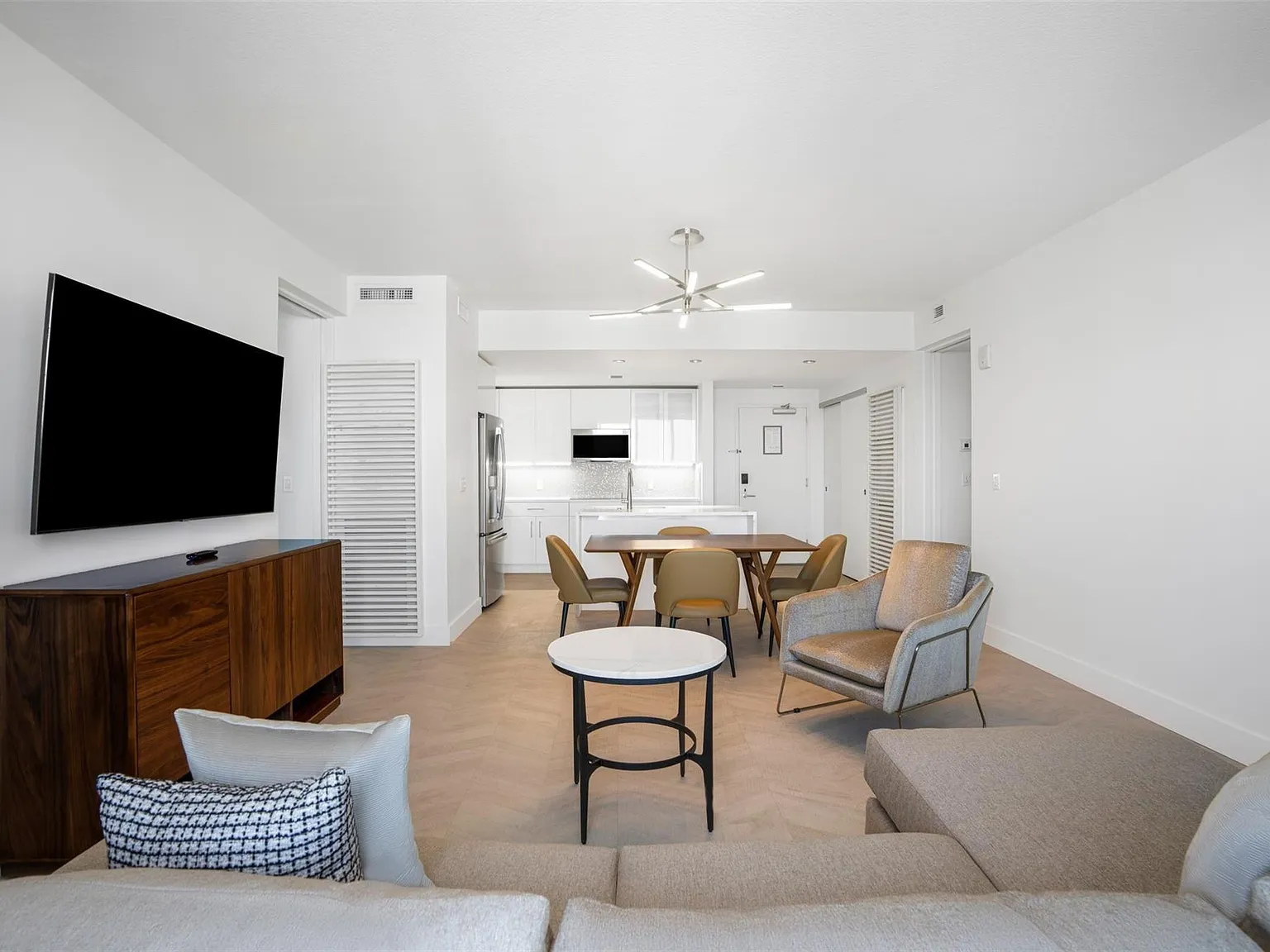 2 bed, 2.0 bath, 1255 sqft, $7,950 — Photo 4