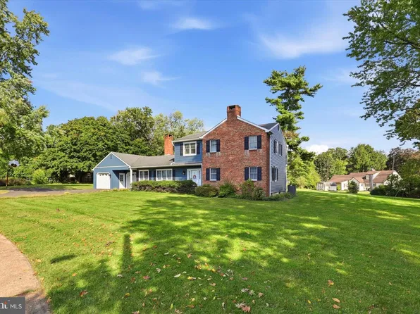 50 Shirley Ln, Norristown, PA 19403