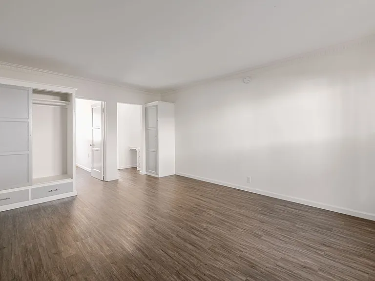 1249 N Edgemont St — Photo 3