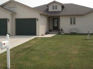 1633 Crane Ct, Sheboygan Falls, WI 53085