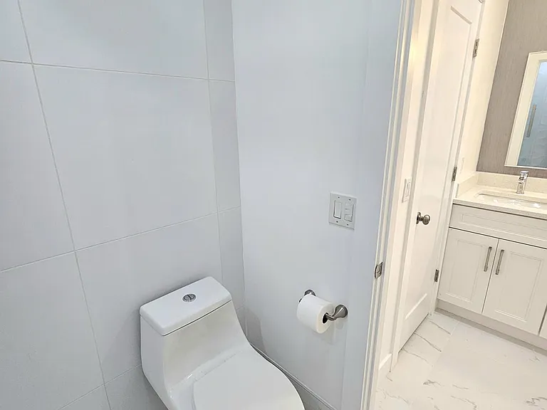 1631 NW 18th Ave #201 — Photo 29