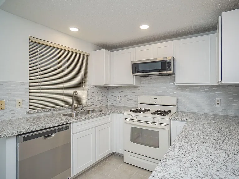 2810 Grants Lake Blvd #903 — Photo 18