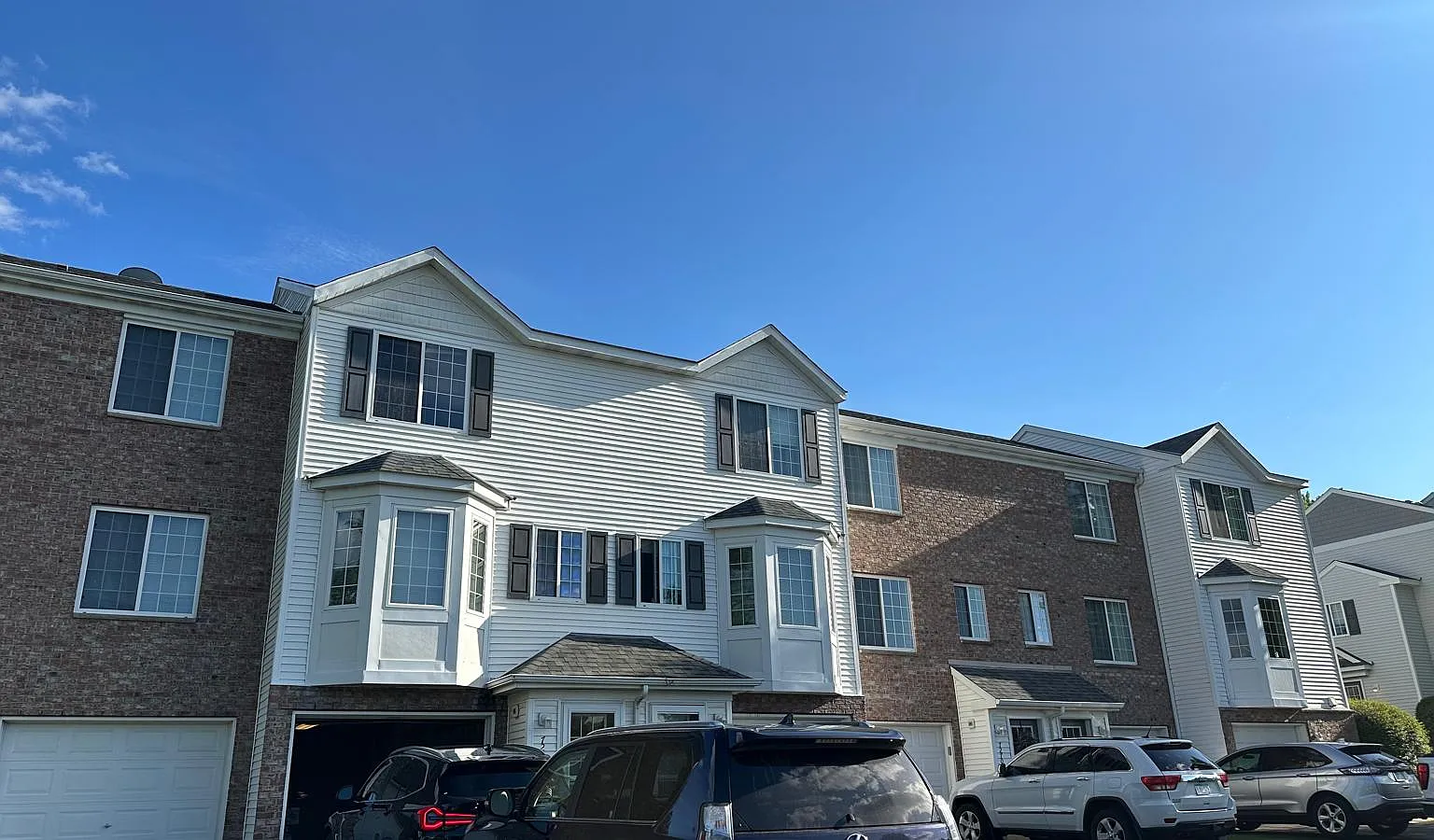 2 bed, 1040 sqft, $2,200 — Photo 1