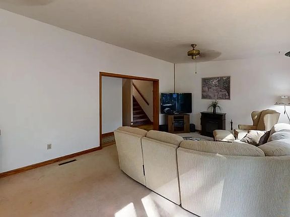 3rd image of 44 Tara Cir