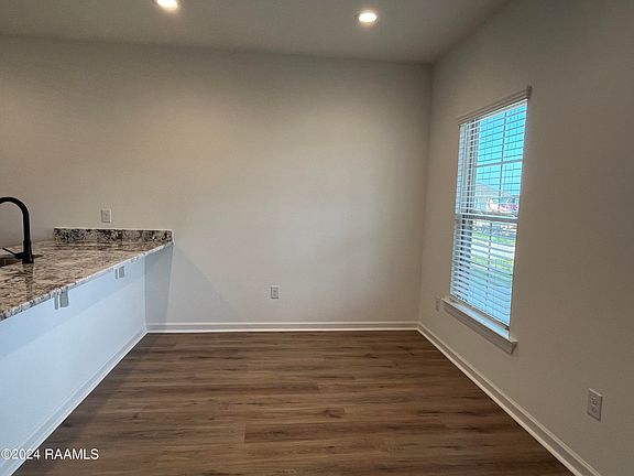 5th image of 304 Parkington Ct