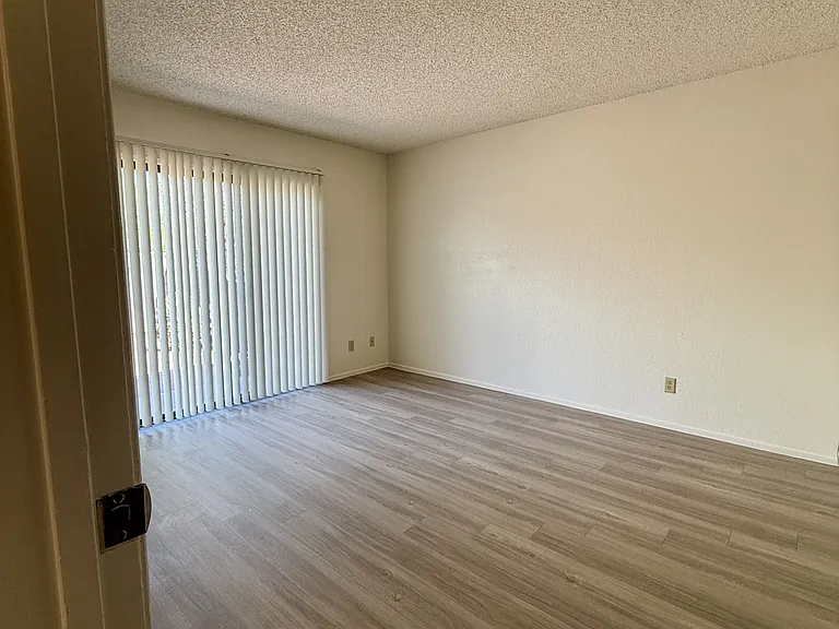 2719 N Columbus Blvd #1 — Photo 3