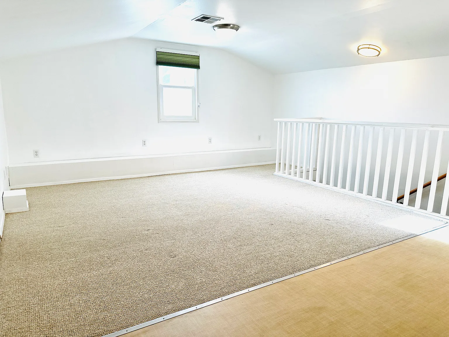 1111 Scofield Dr — Photo 2