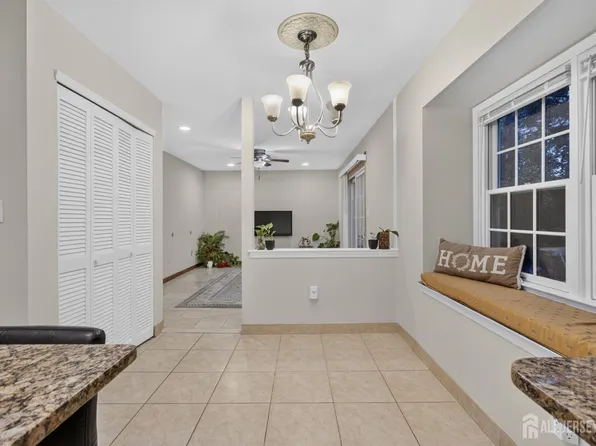 2 Dennison Pl, Plainsboro, NJ 08536