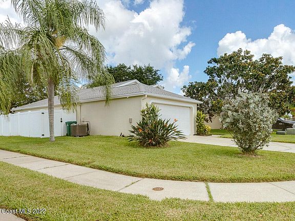 4th image of 2832 Saint Robert Dr