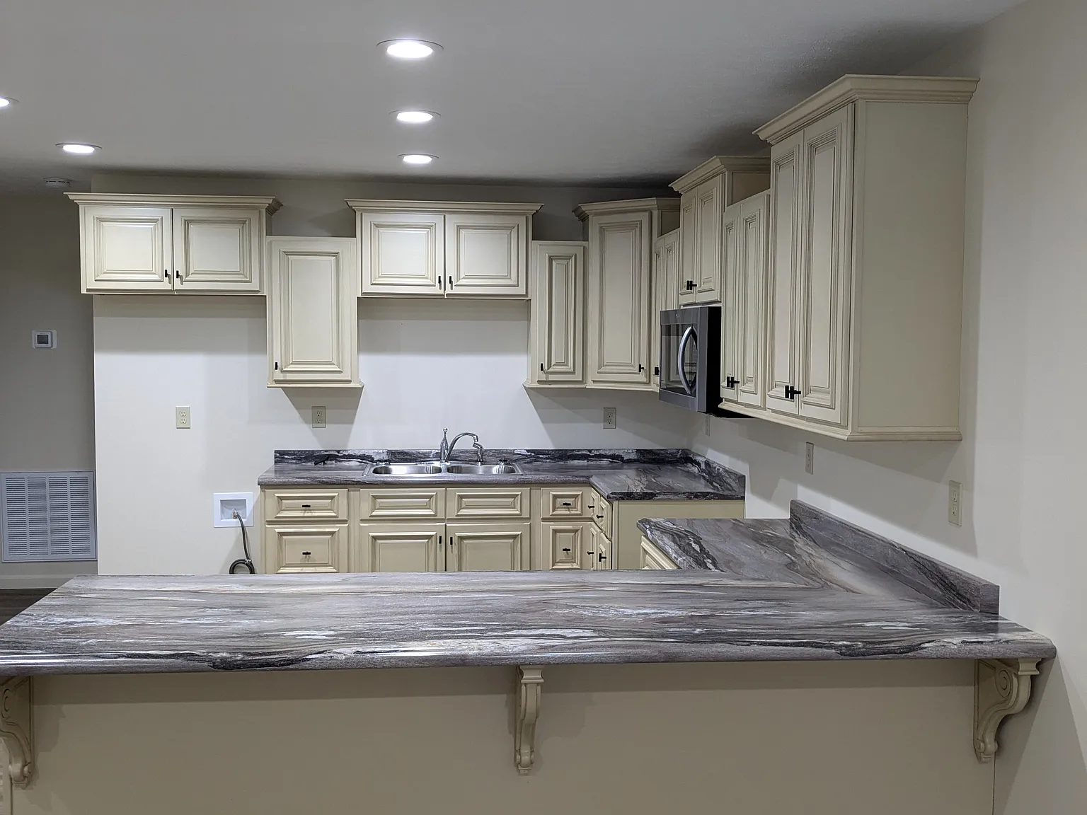 2 bed, 1100 sqft, $1,050 — Photo 2