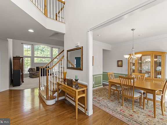 3rd image of 337 Canyon Rd