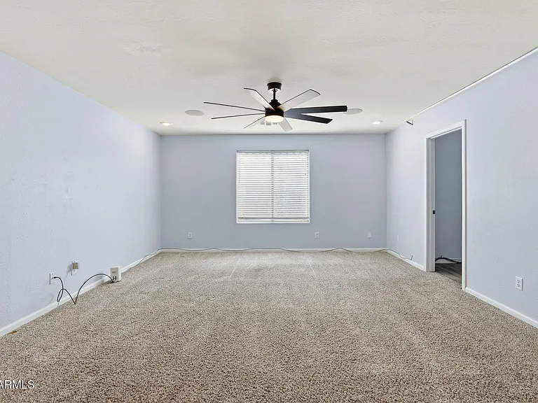 11402 W Alvarado Rd — Photo 25