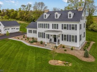 2 Forest View Dr, Flemington, NJ 08804