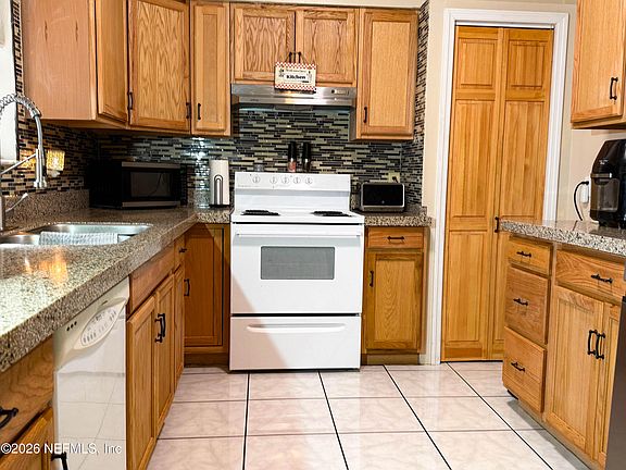 5th image of 620 GLENDALE Street