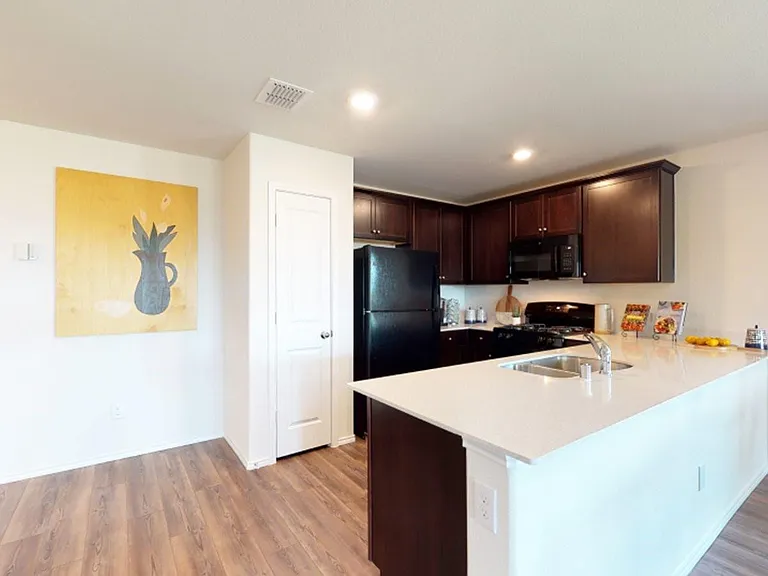 904 Wildflower St — Photo 14