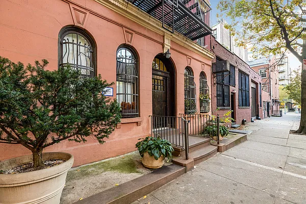 Sold by Compass | media 19