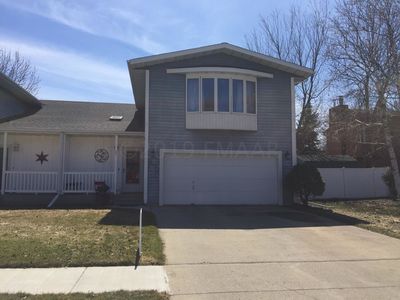 2110 28th Ave S, Fargo, ND, 58103