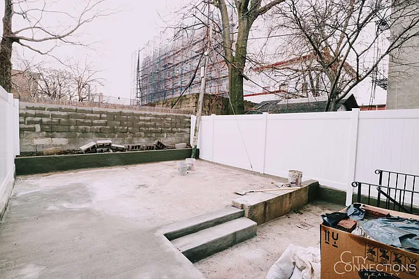 Rented by City Connections Realty | media 49