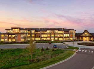 1 Hill Farm Rd #101, North Oaks, MN 55127