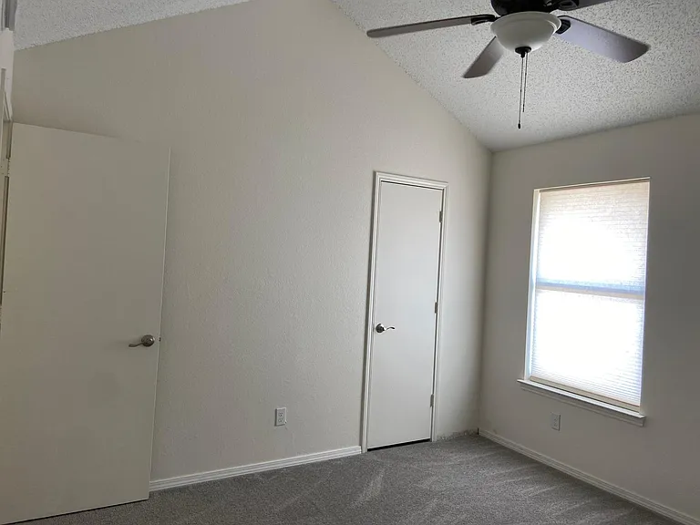 219 Meadow Ct #B — Photo 17