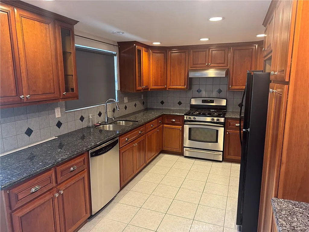 3 bed, 1463 sqft, $3,400 — Photo 4