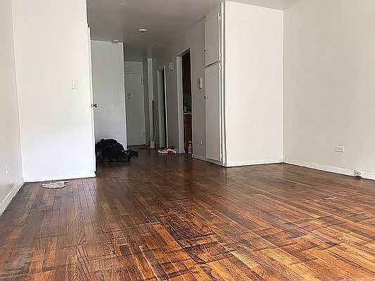 2nd image of 2725 Creston Ave #401