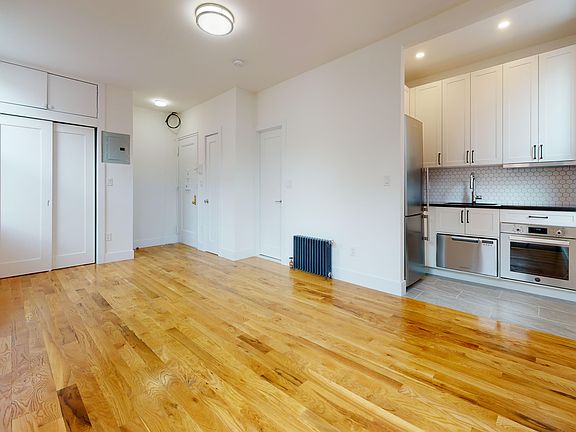 3rd image of 37 1/2 Bedford St APT 3B