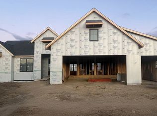 3199 Hidden Meadows Dr, Midland, MI 48642