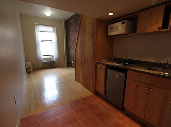2nd image of 139 W 14th St #1HH