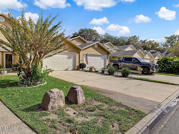 3rd image of 3927 MEADOWVIEW Drive N