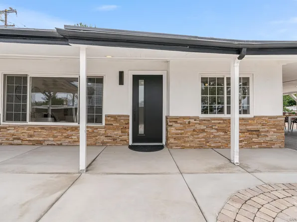 9376 Starcrest Dr, Santee, CA 92071