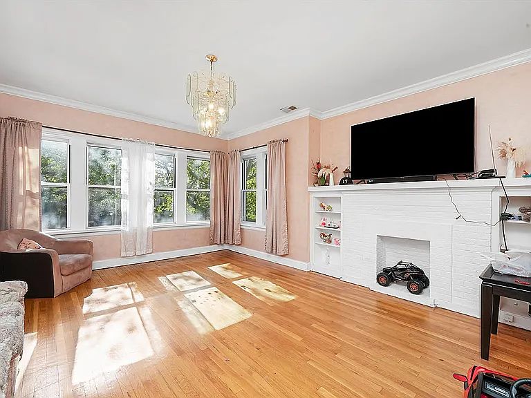 1st image of 6314 N Claremont Ave Unit 2