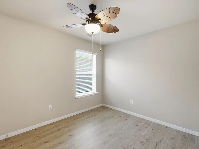 5813 Roderick Dr — Photo 8