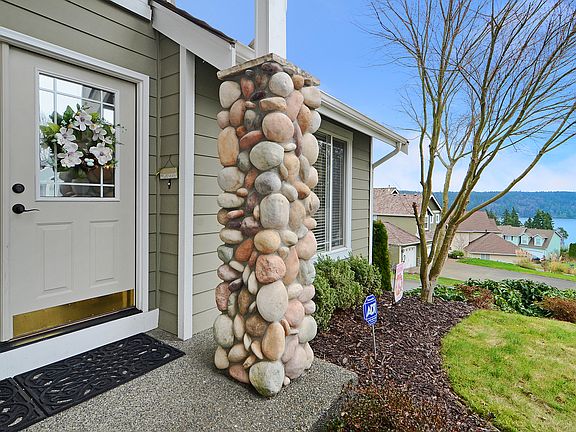 3rd image of 3498 NE Shore Cliff St