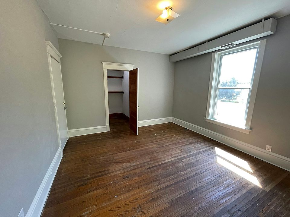 2nd image of 230 Augusta Ave #10