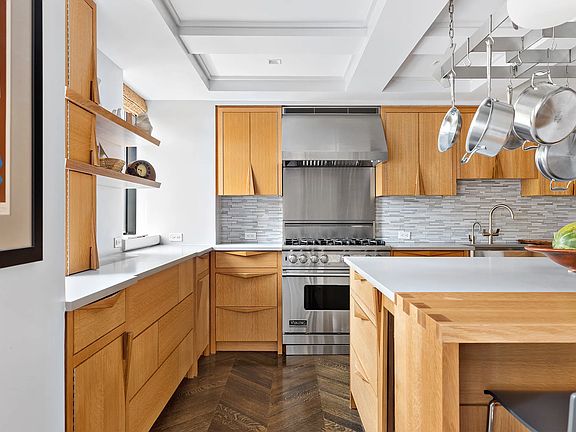 5th image of 130 W 12th St APT 7A