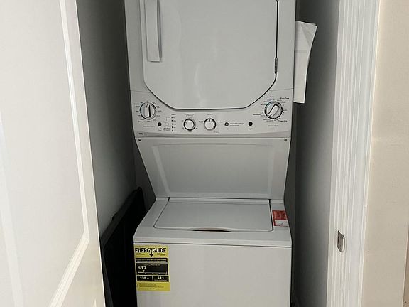 Stackable washer & dryer included