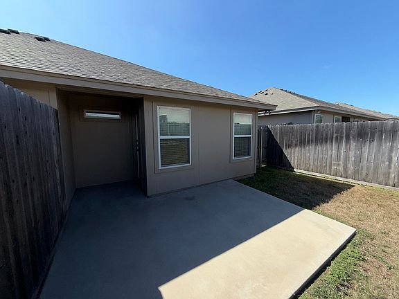 3rd image of 1006 United Dr