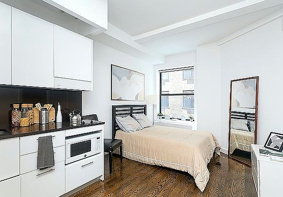 5th image of 212 W 91st St APT 906