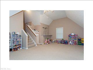 3rd image of 105 Hillside Ln