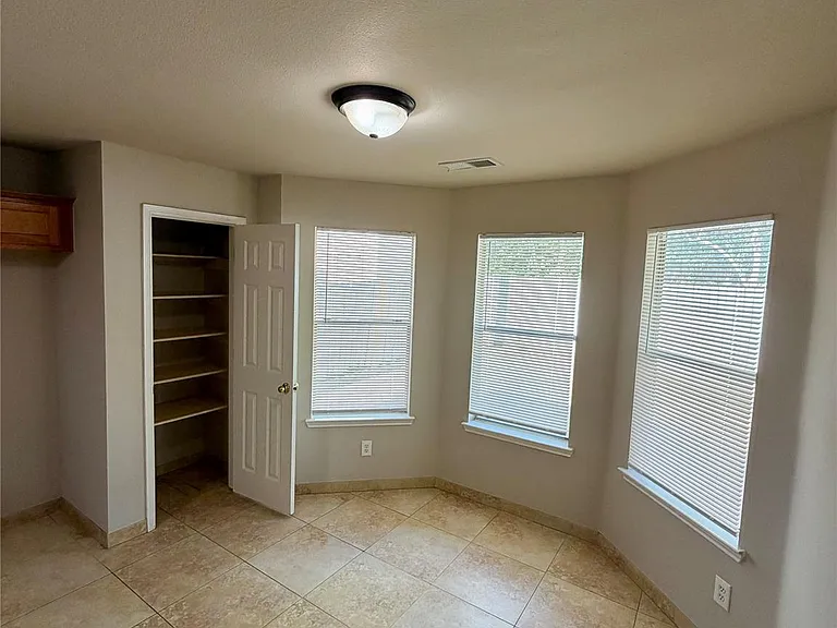 3715 Lindenfield Dr — Photo 14