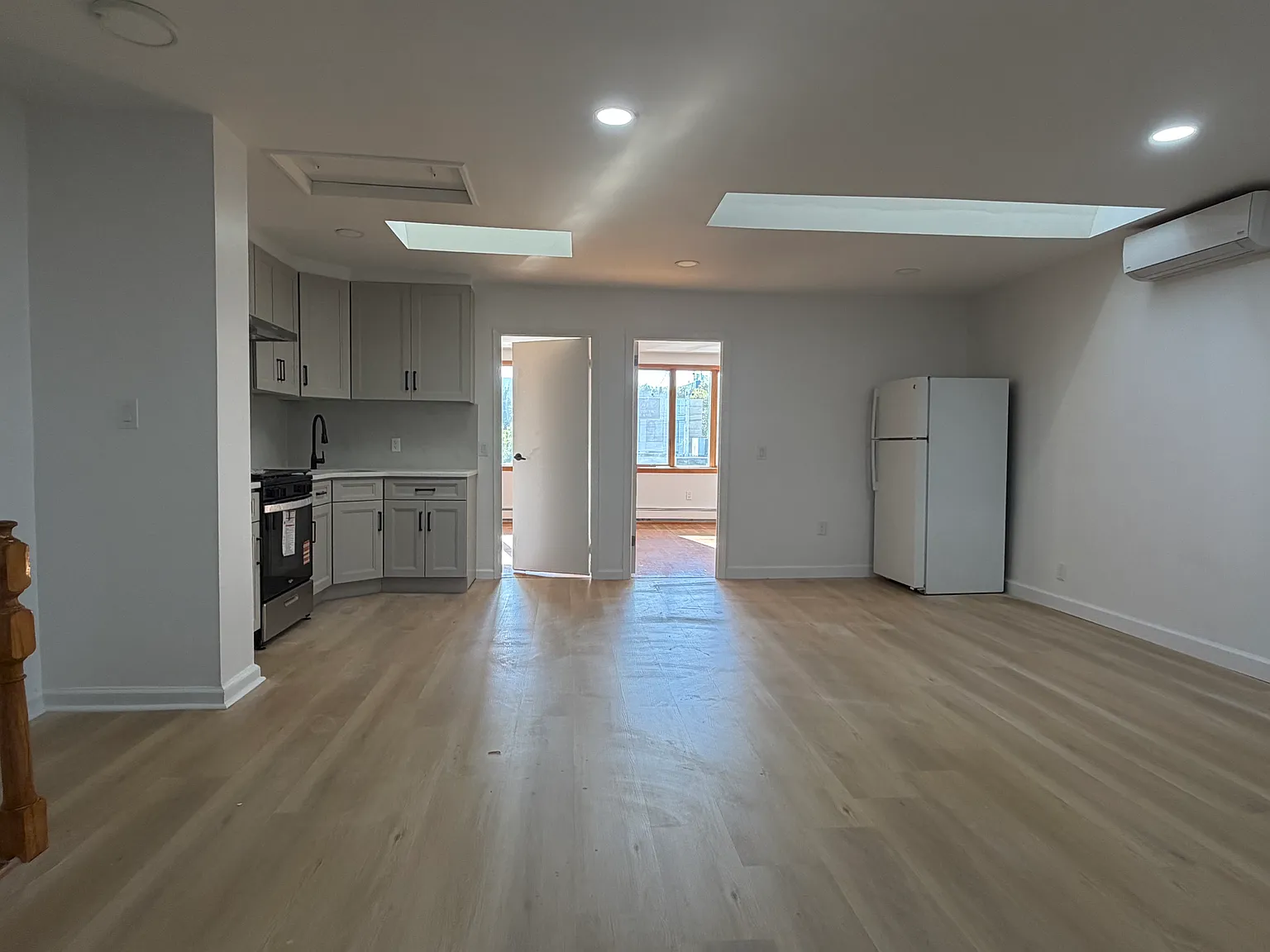 3 bed, 1000 sqft, $2,950 — Photo 3