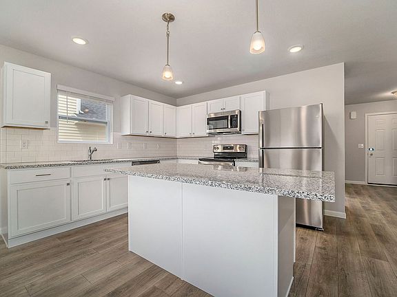 4th image of 434 Hidden Meadows Dr