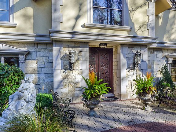 4th image of 661 Driftwood Ln